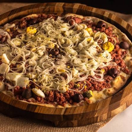 Pizza Baiana I — Calabresa moída, ovos, cebola e molho de pimenta