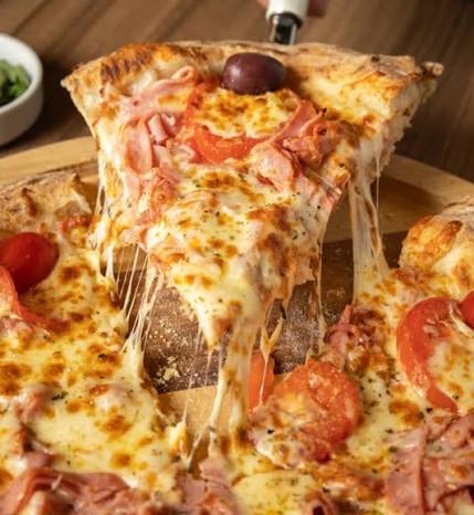 Pizza Bauru — Presunto, tomate e mussarela
