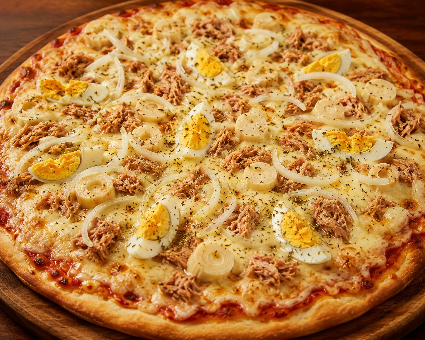 Pizza Brasileira — Atum, ovos, palmito, cebola e mussarela