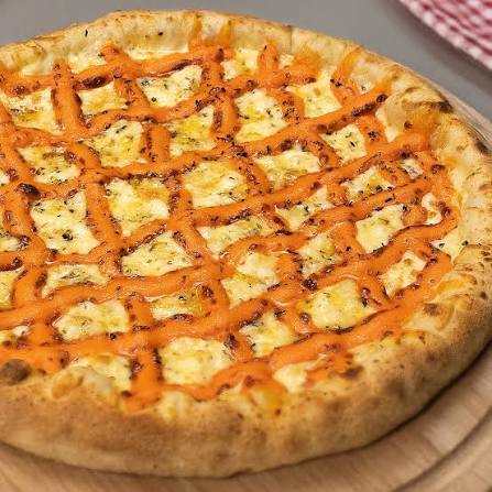 Pizza Cinco Queijo — Mussarela, parmesão, provolone, requeijão cremoso e gorgonzola