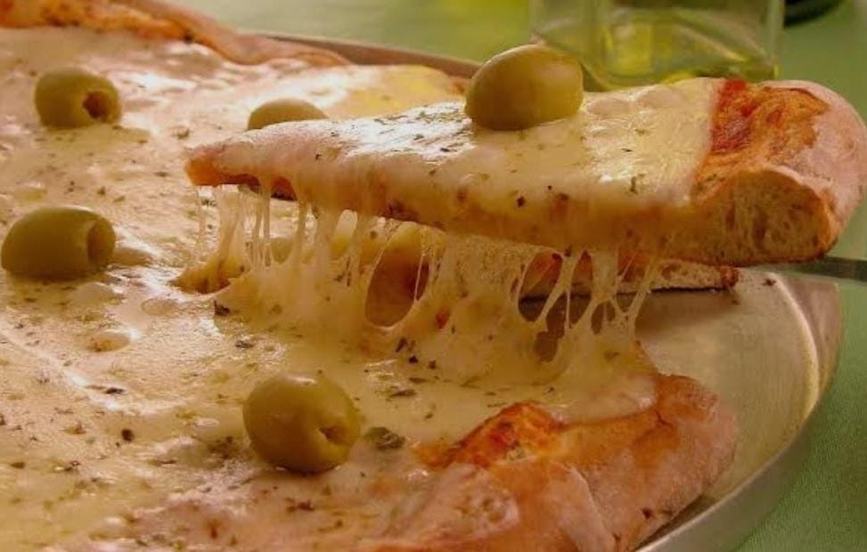 Pizza Mussarela I — Mussarela e rodelas de tomate