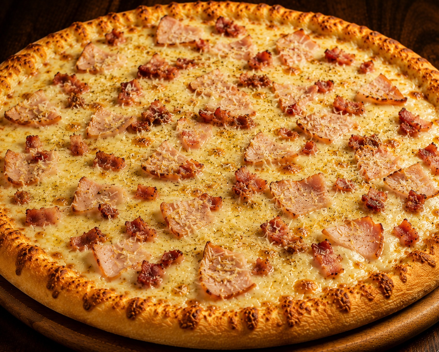 Pizza Troiana — Lombo, parmesão, bacon e mussarela